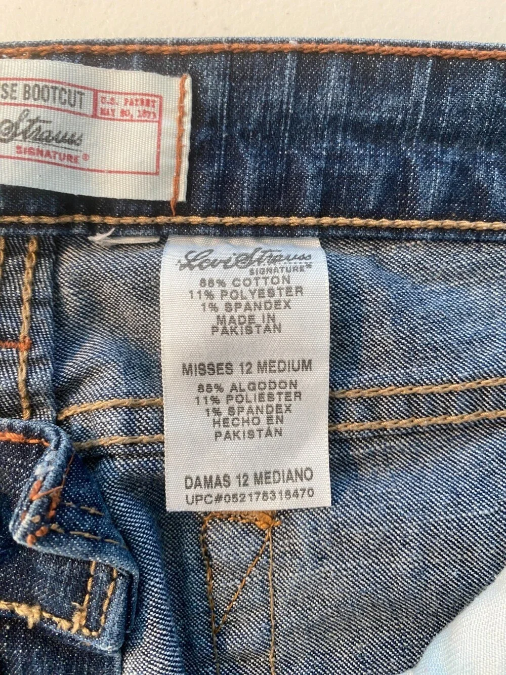 Levi Strauus Signature Women's 12 Medium Stretch Low Rise Boot cut jeans 32